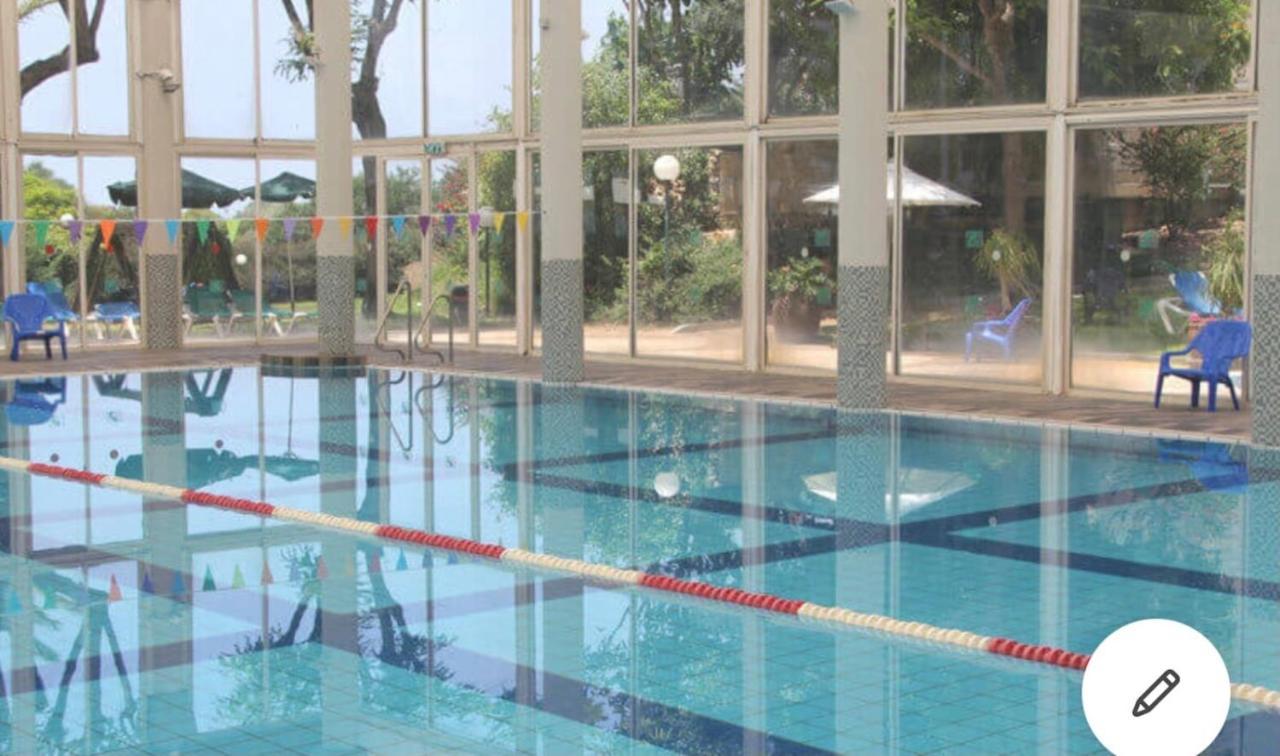 Caesarea Inn Bagian luar foto